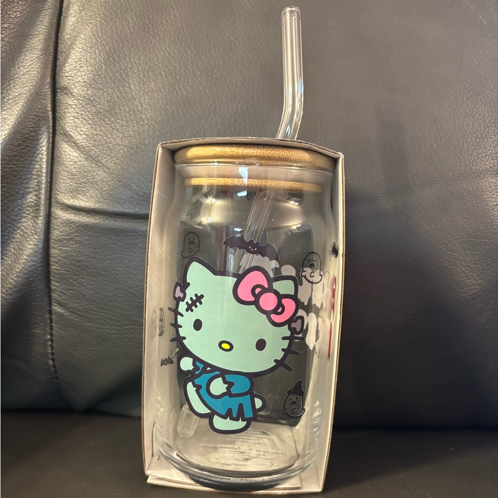 Hello Kitty Frankie Glass Tumbler with Straw